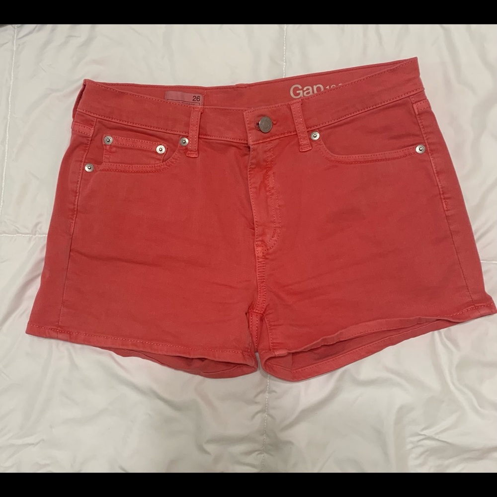 Gap women’s shorts coral size 4
